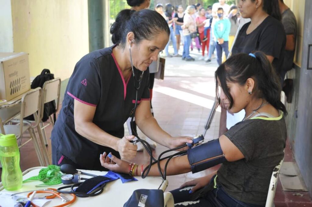 Continúan los operativos de salud en poblaciones rurales cercanas a Fernández<br>