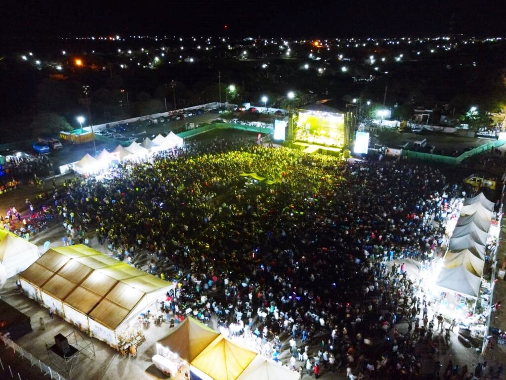 Multitudinaria apertura del Festival de la Canción Popular “Sumampa 2023”