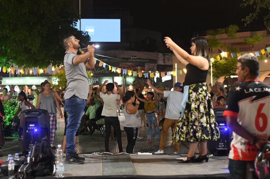 Diversión y alegría en el festejo por el Día de los Enamorados en Termas