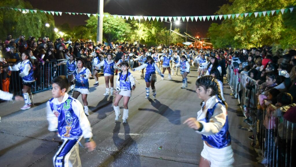 Los barrios capitalinos vibran al ritmo de las batucadas