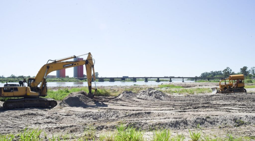 Amplían las playas del Río Dulce en la Av. Costanera