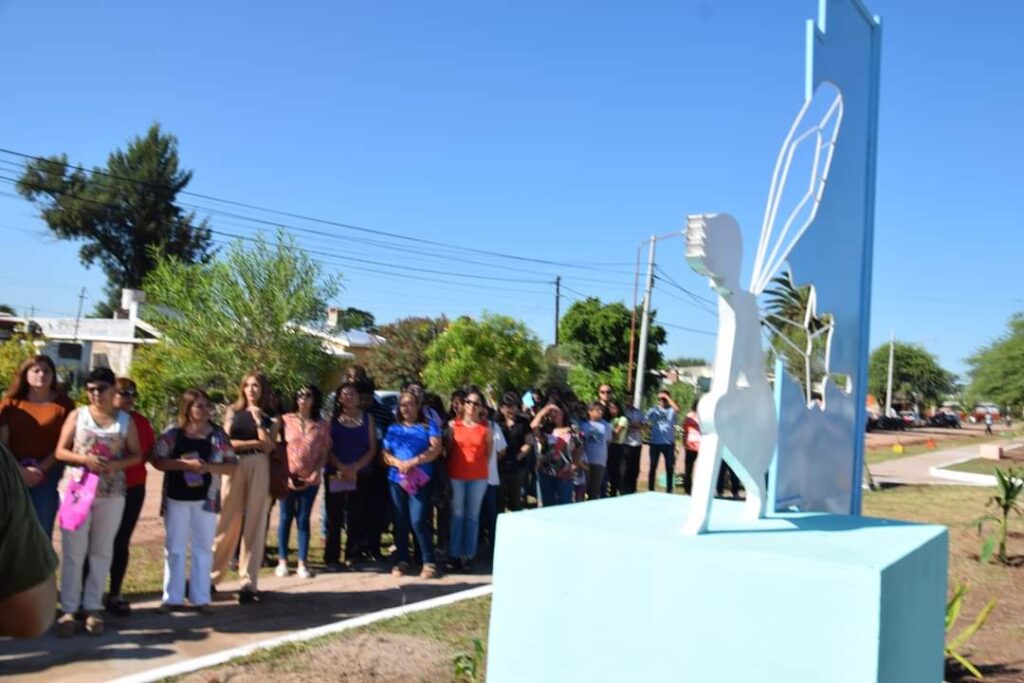 Añatuya conmemoró el Día de la Mujer inaugurando tres simbólicos monumentos