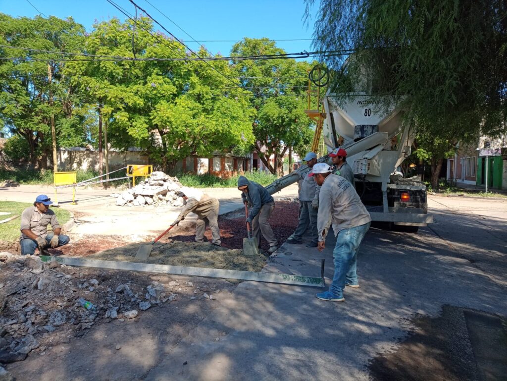 Intensos trabajos de reparación de calles en barrios bandeños