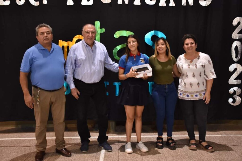 Alumnos de Frías recibieron tablets del programa Metas Digitales<br>