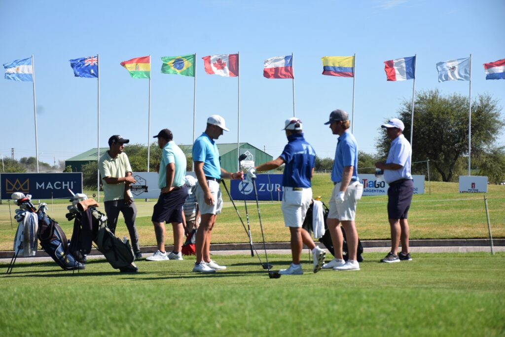 Un torneo reúne a golfistas de todo el mundo en Las Termas de Río Hondo
