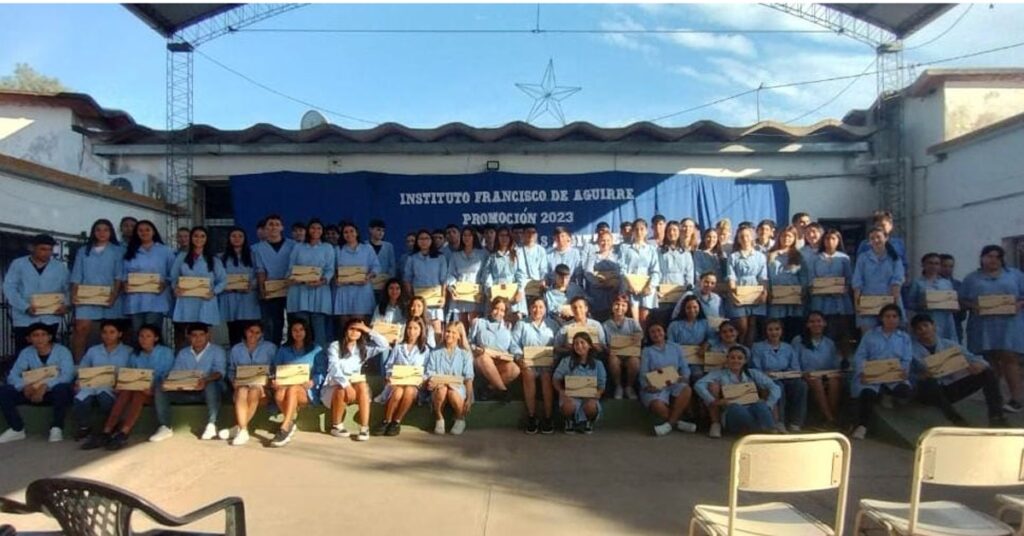 <br>Alumnos de Pinto recibieron tablets del programa Metas Digitales