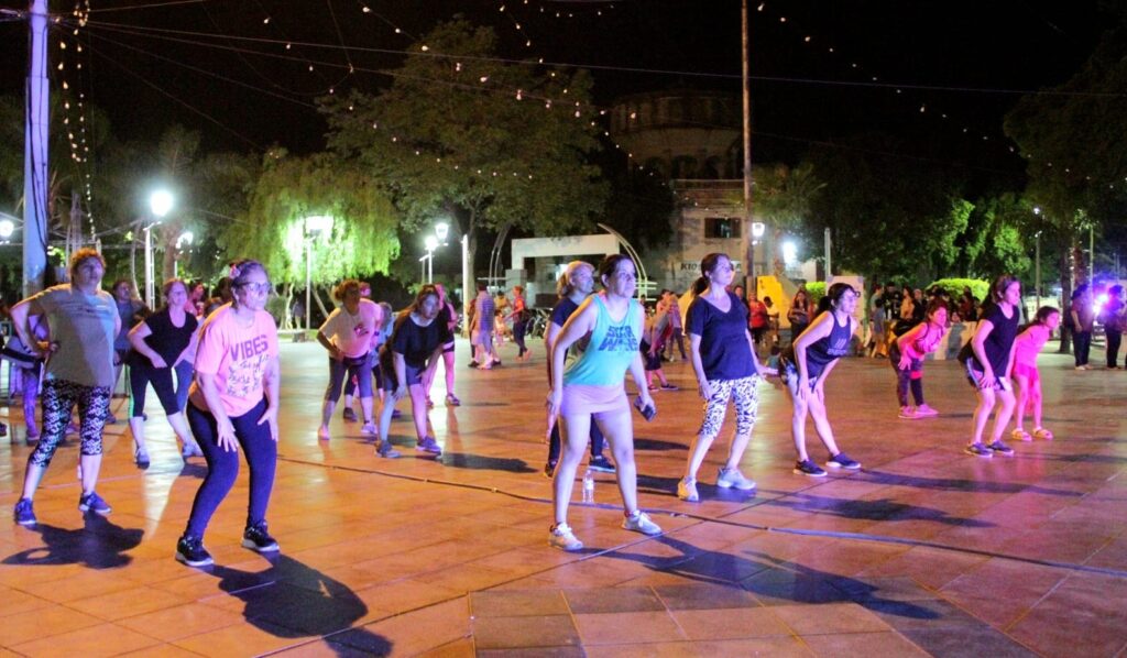 Mujeres combinaron salud y deporte en la plaza Belgrano