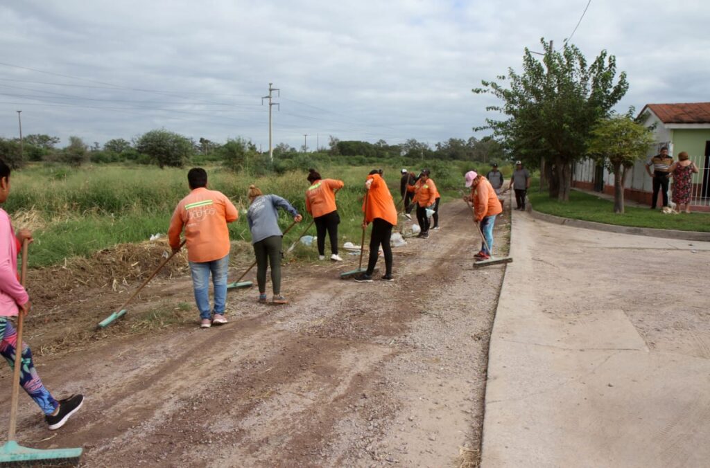 Ejecutan tareas para erradicar mini basurales en el barrio San Fernando