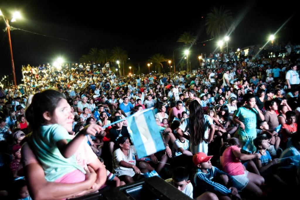Una multitud se congregó al predio de Santiago es tu Río para ver a la selección<br>