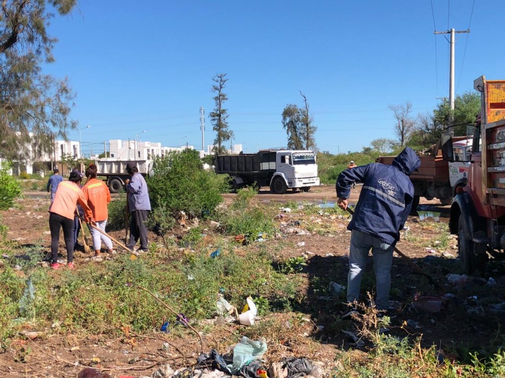 Intensifican tareas de limpieza y fumigación en los barrios de La Banda