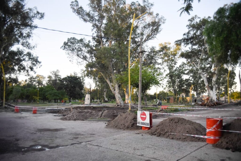 Desvían el tránsito por la construcción de una rotonda