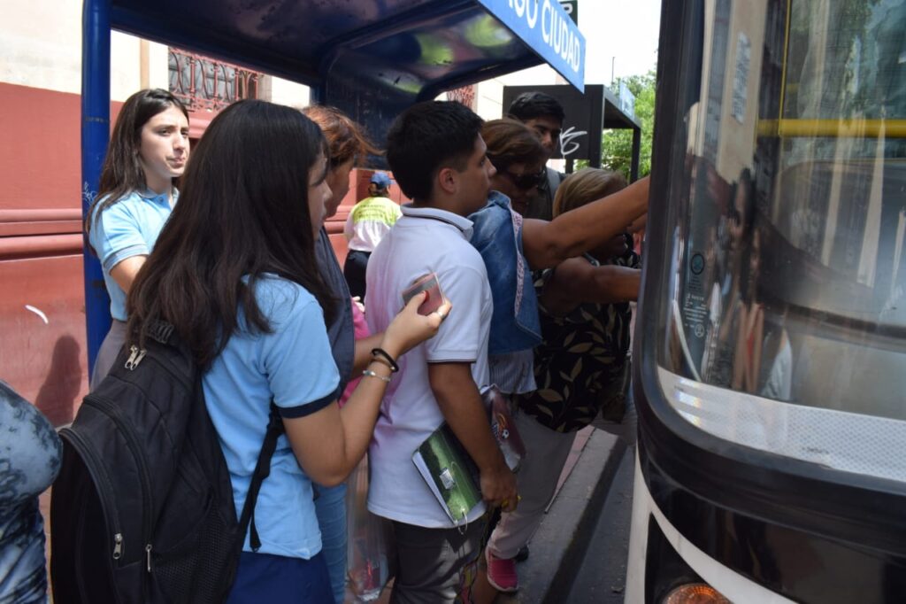 Estos son los requisitos para acceder al Carnet Único EE,studiantil