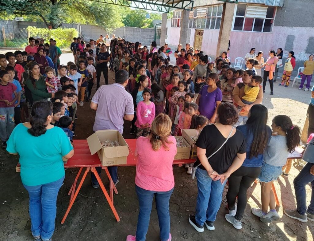 Vecinos de La Cañada celebraron el Domingo de Pascuas con una chocolateada