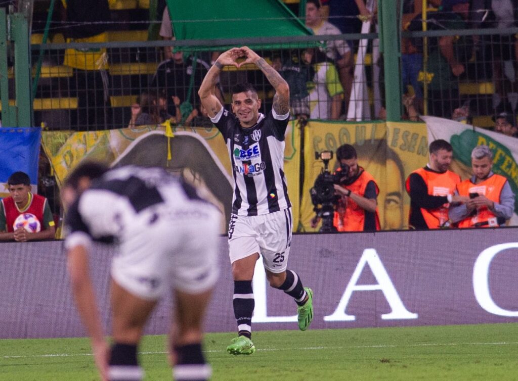 Central logró su primer triunfo fuera de Santiago