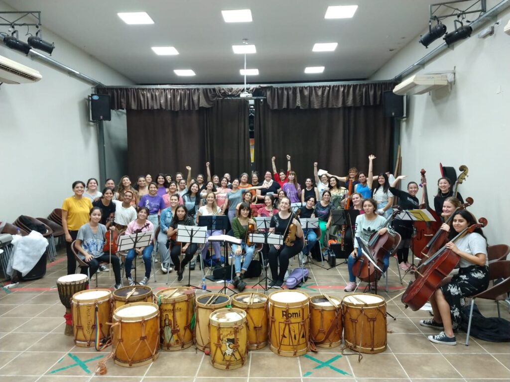 Una orquesta de mujeres santiagueñas abre un encuentro con artistas de todo el país