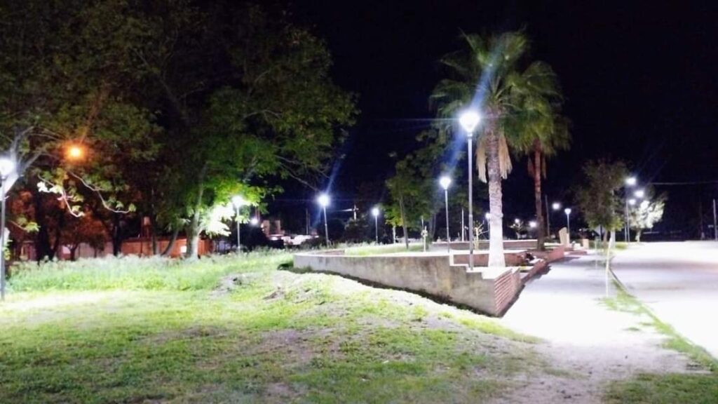 Realizan mejoras en el sistema de alumbrado público de la ciudad de Frías