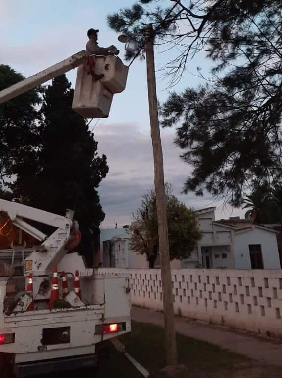 Frias: Mejoran el sistema de alumbrado público en sectores de la ciudad