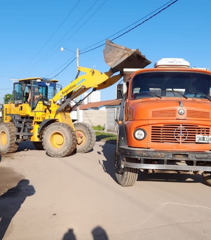 Realizan un operativo integral de limpieza se realizó en el barrio Mama Antula