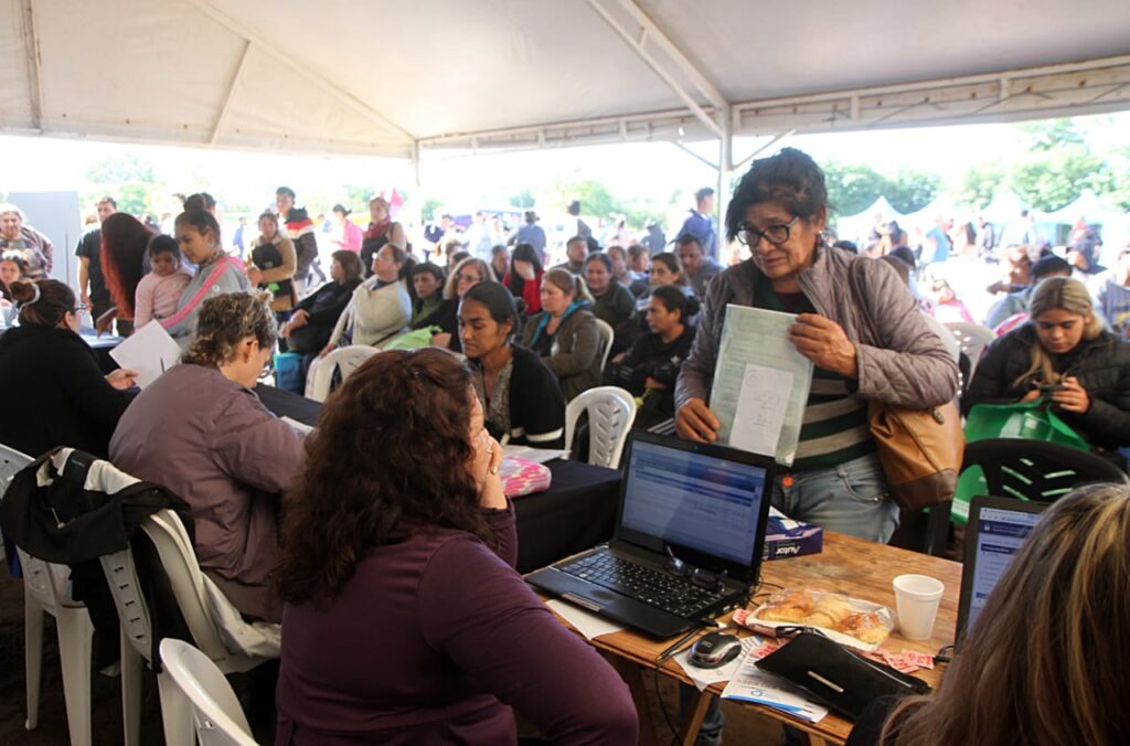 Cientos de personas realizaron gestiones gratuitas a través del Estado en tu Barrio