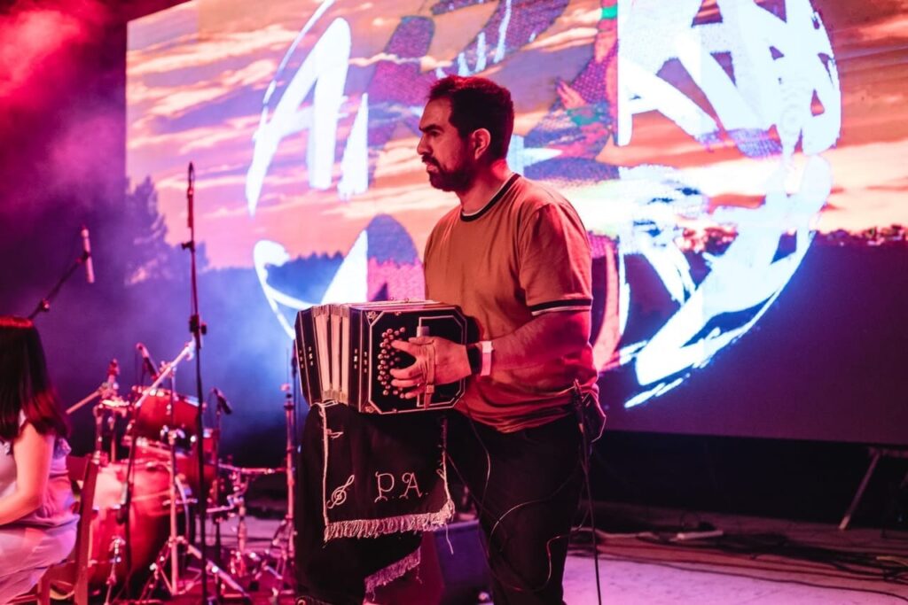 La Banda: El destacado musico Claudio “Pucho” Achával presentará su show en el Atelier Cultural