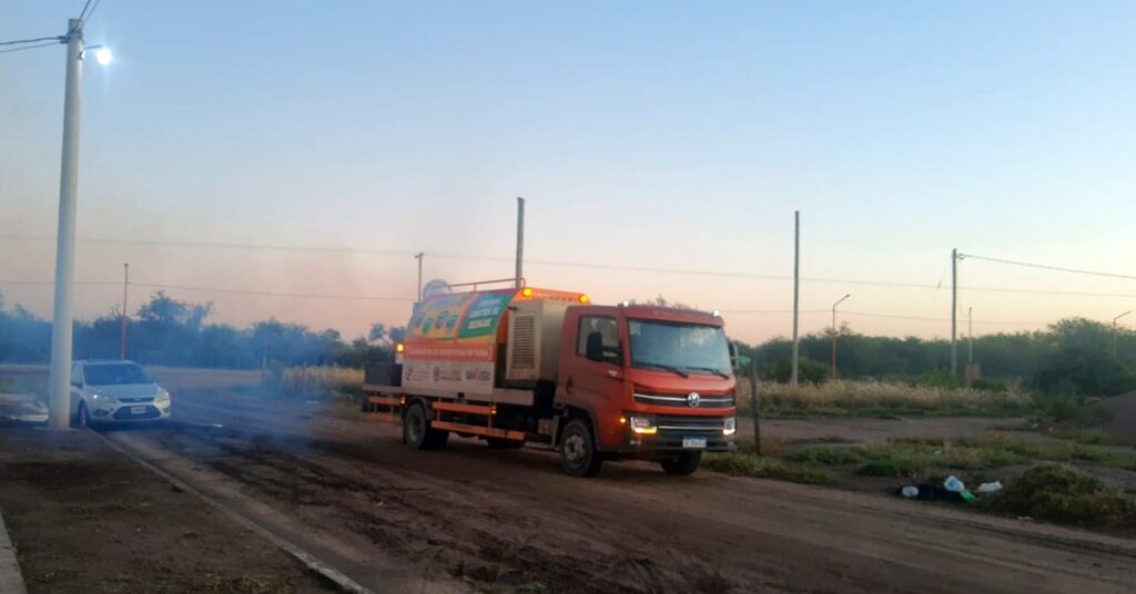 Pinto: Realizan un intenso operativo de fumigación para luchar contra el dengue