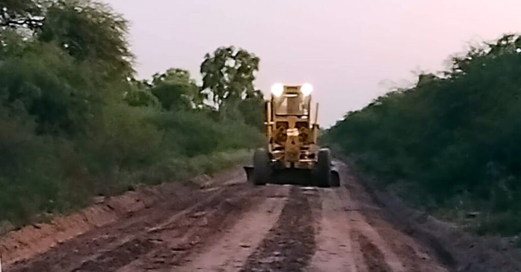Ejecutan mejoramiento de caminos de poblaciones rurales cercanas a Pinto