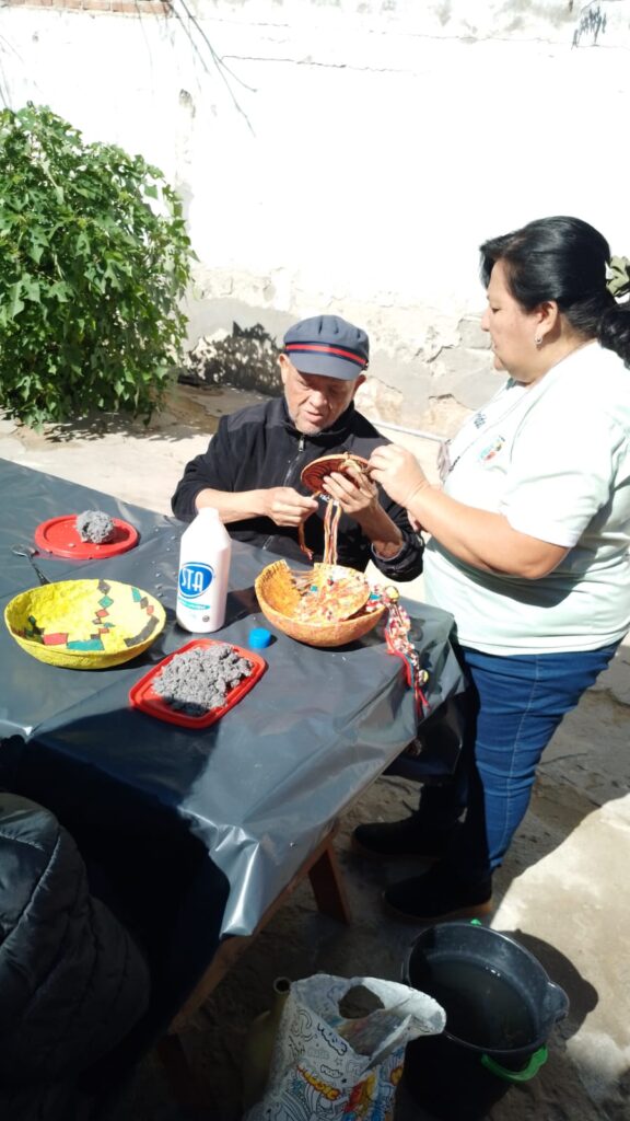Comenzó con éxito el taller de artesanías para personas con discapacidad