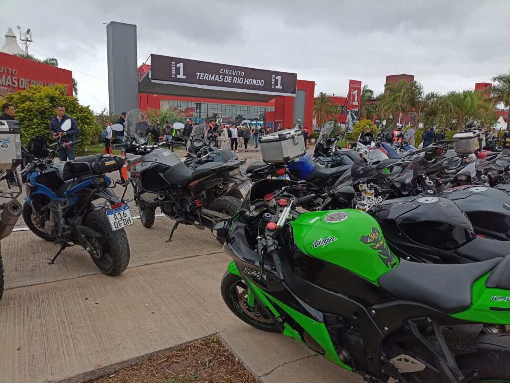El GP le pone alegría y color a un sábado gris en Las Termas