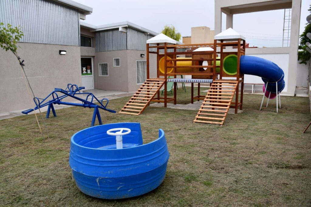 Inauguran nuevo y moderno edificio del jardín N° 4 en el barrio Saint Germain