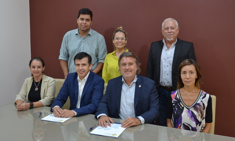 Humanidades firmó un convenio con la Sociedad de Obstetricia y Ginecología