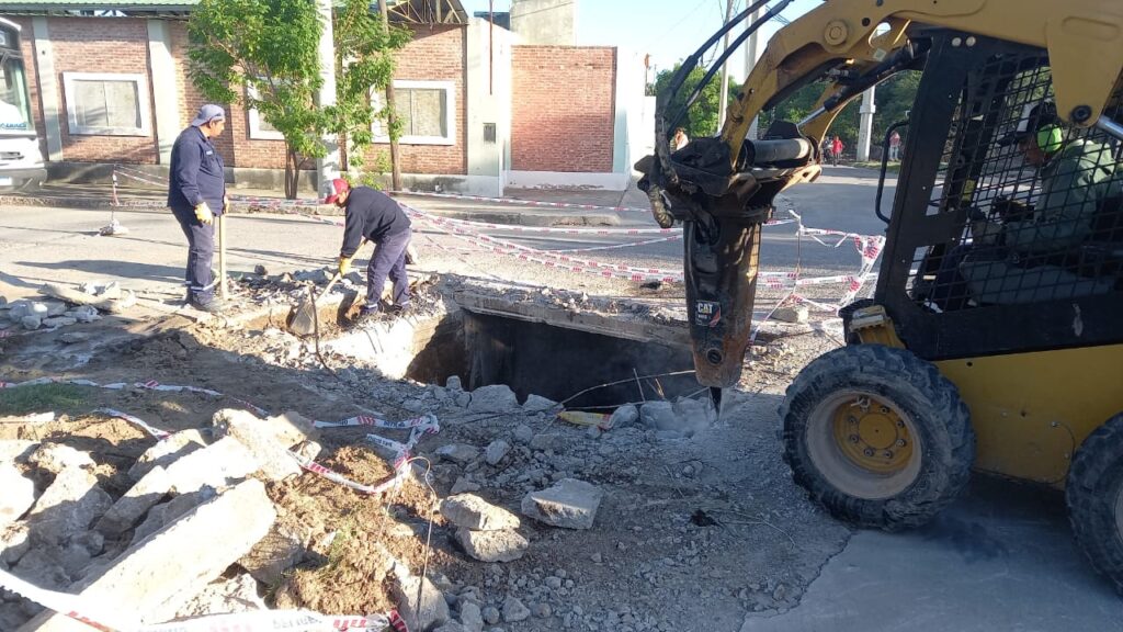 Capital: Ejecutan tareas para reparar un sector del desagüe de calle Santa Fe