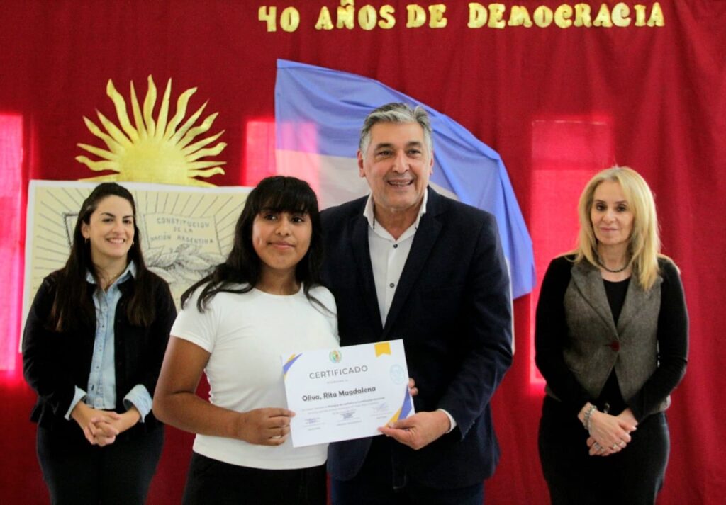 Alumnos de la Escuela Secundaria Municipal prometieron lealtad a la Constitución Nacional