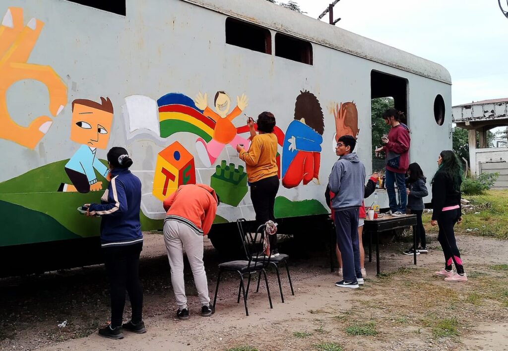 Plasmaron en un mural el maltrato infantil para concientizar sobre los daños del bullying
