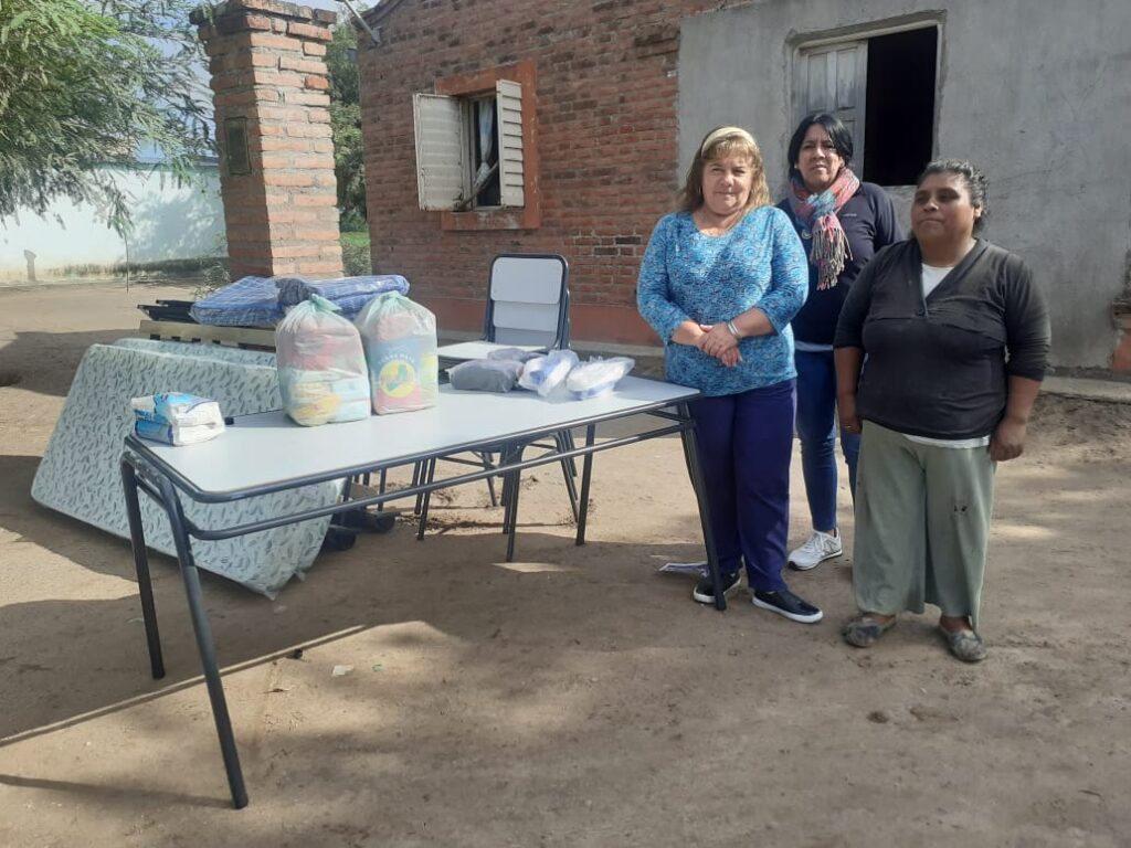 Asisten a familias en situación de vulnerabilidad de Cañada Escobar y de Santa Elena