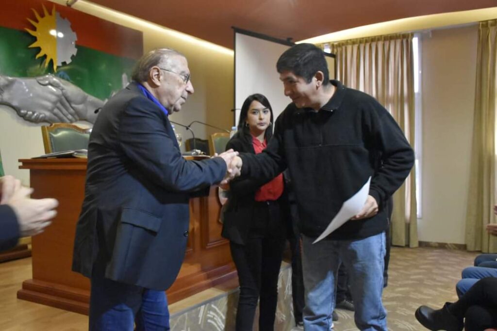Entregan pensiones a vecinos de Frías y localidades cercanas
