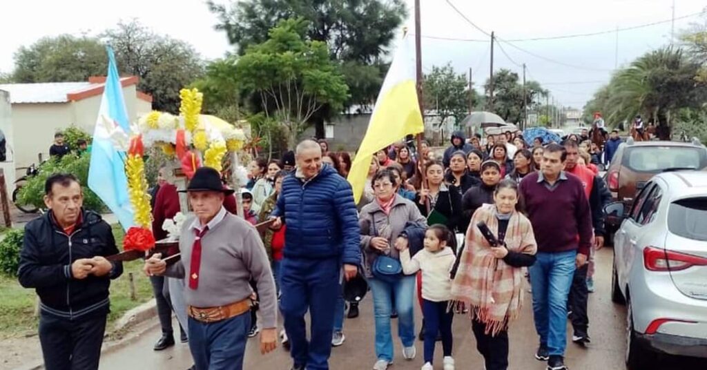 El Señor de Mailín reunió a sus devotos en Pinto a pesar de las inclemencias del clima