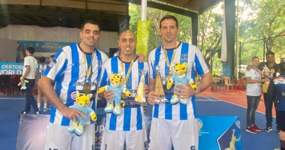 Tres santiagueños se consagraron campeones de Cestoball en India