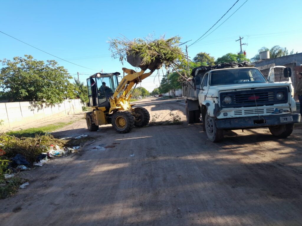 Ejecutan operativos de limpieza en distintos puntos de La Banda
