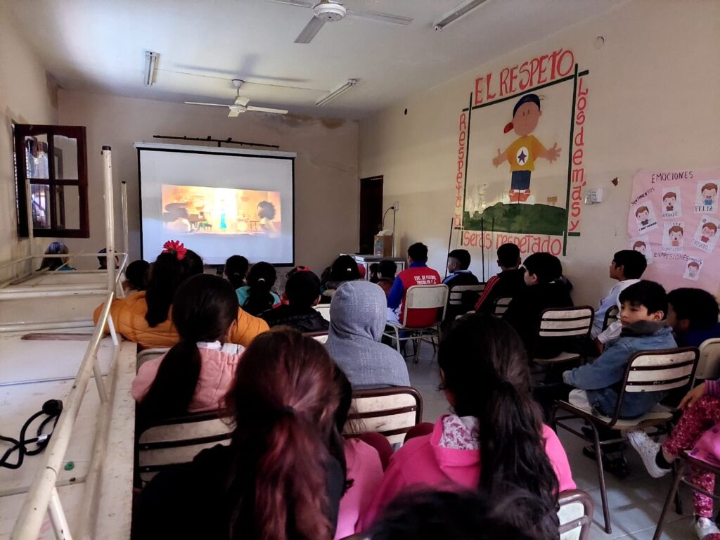 Lanzaron el programa “Cine móvil, Proyectando alegría”