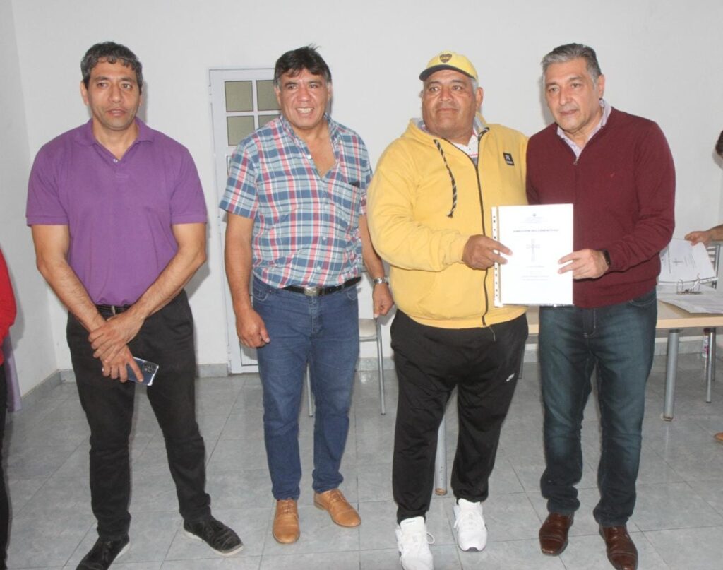 Adjudican terrenos a vecinos bandeños en el cementerio La Misericordia