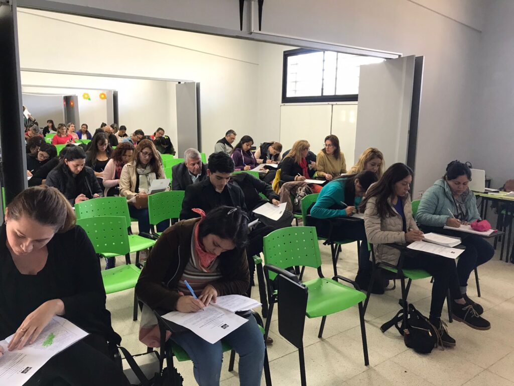 Capacitan a docentes y estudiantes sobre “Prácticas como dispositivos de formación”