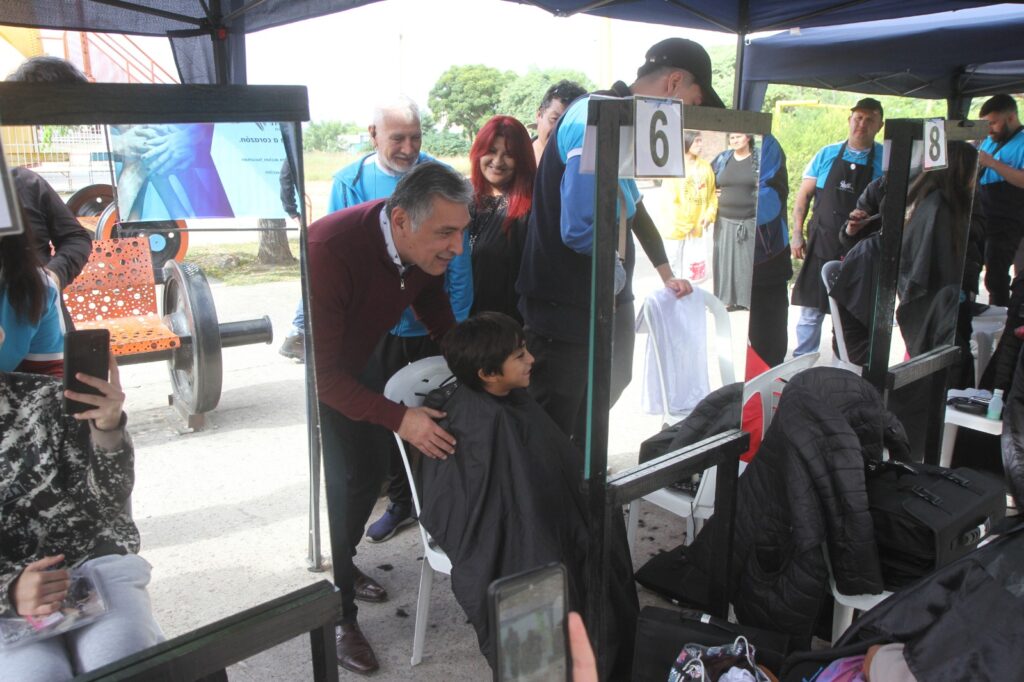 Más de 300 personas accedieron a cortes de cabello gratuitos