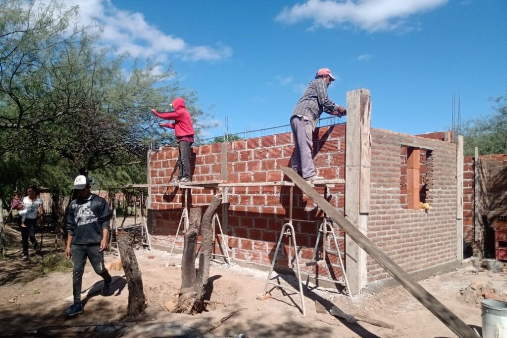 Los Quiroga continúa la ejecución de viviendas sociales para familias de la región