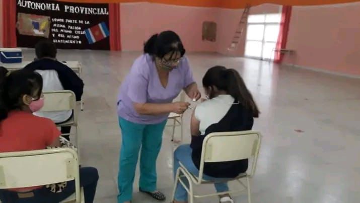 Vacunan contra el HPV y meningococo a alumnos de la Escuela “Cecilia Grieson”