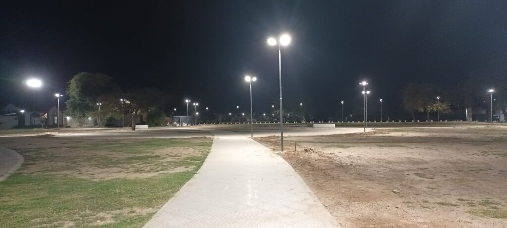 Habilitaron la iluminación led en la plaza de la Democracia de Bandera