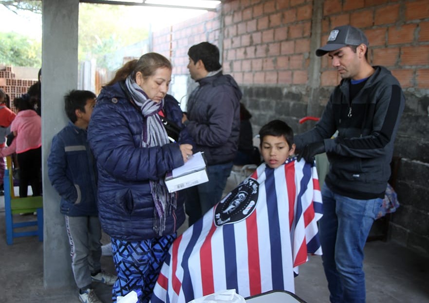 Realizarán cortes de cabello gratuitos para los vecinos del B° 25 de Mayo