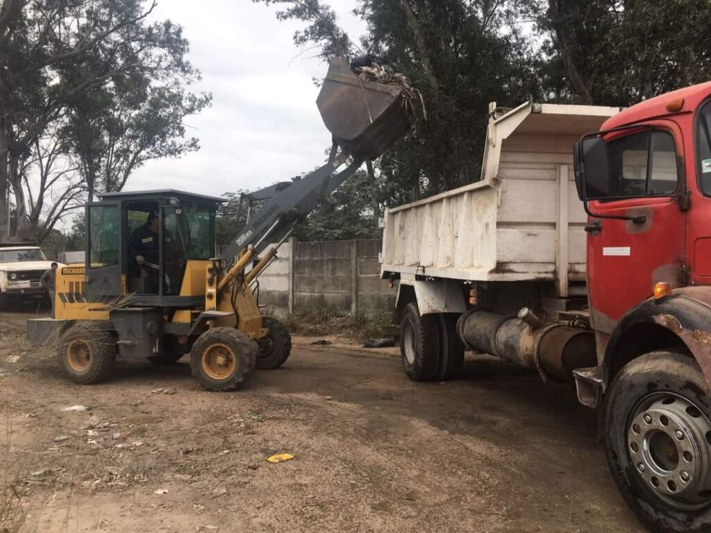 Amplio operativo de limpieza en el barrio Ampliación Parque Industrial