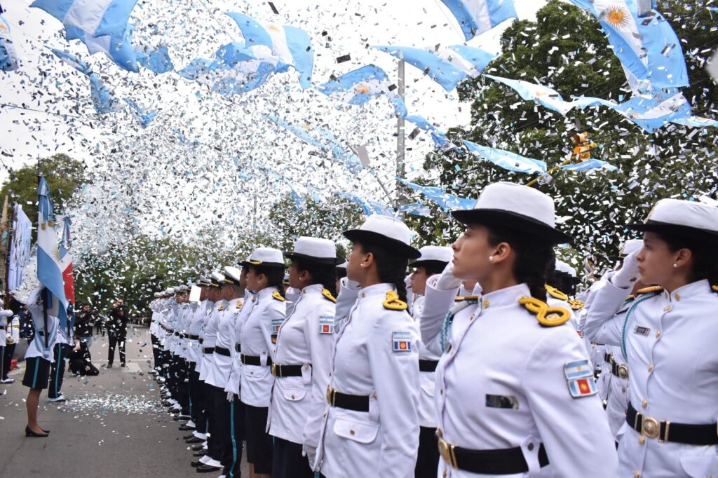 Cadetes de la Escuela Coronel Lugones juraron lealtad a la bandera