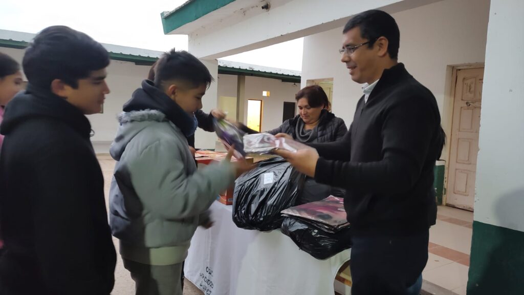 Otorgan ayuda a estudiantes del Colegio Secundario Arcadio Suárez de La Cañada