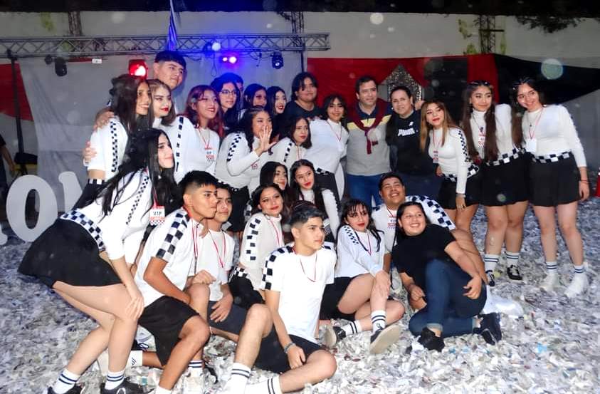 El intendente Ruiz participó de la presentación de camperas de alumnos del Secundario Antonino Taboada